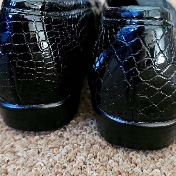 Flat Shoes - Picture 8 of 16